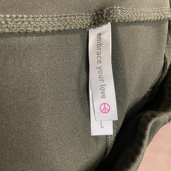 Leggings w/ Mesh Detailing - Picture 3 of 4